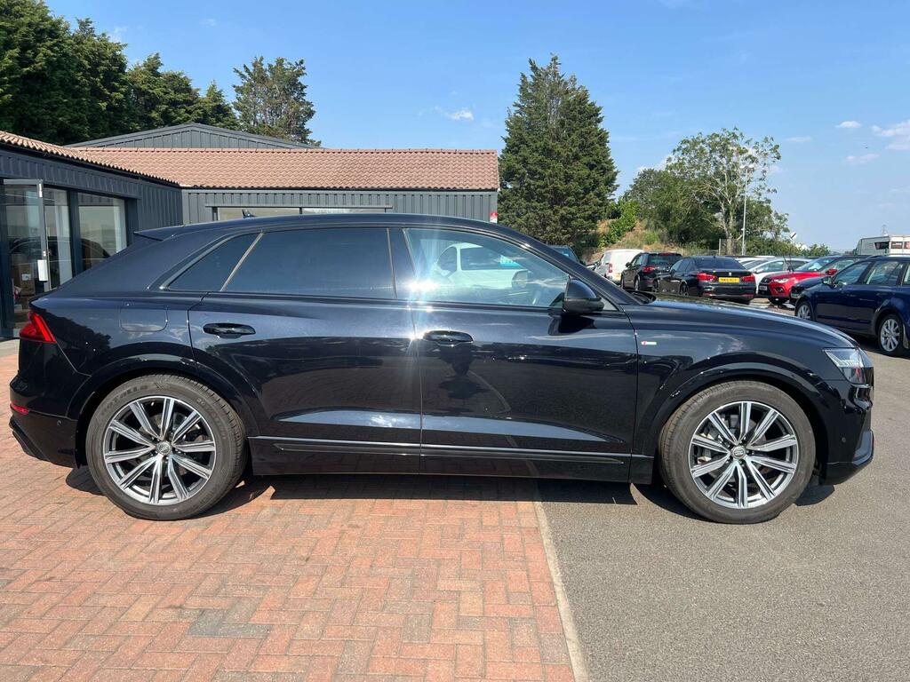 Audi Q8 S Line Black #5