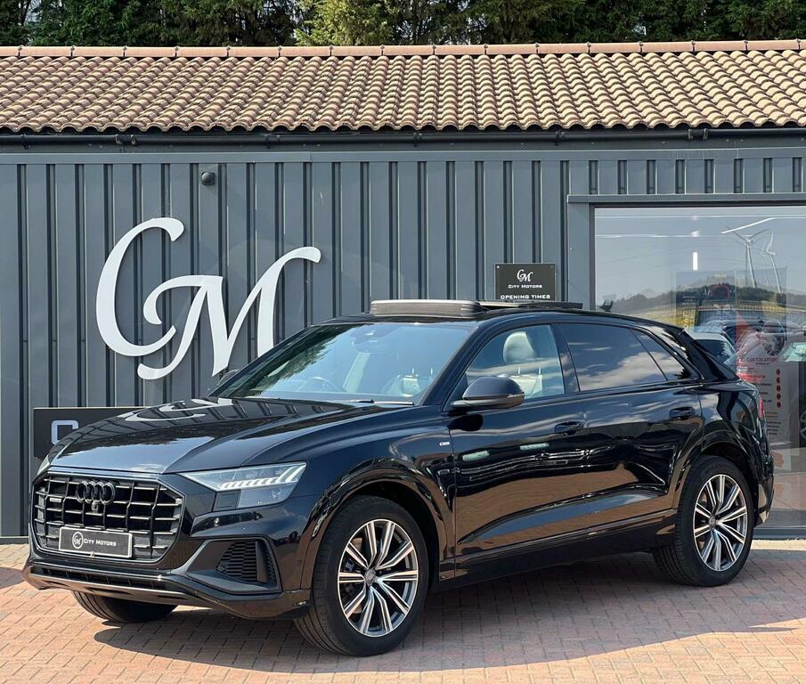 Audi Q8 S Line Black