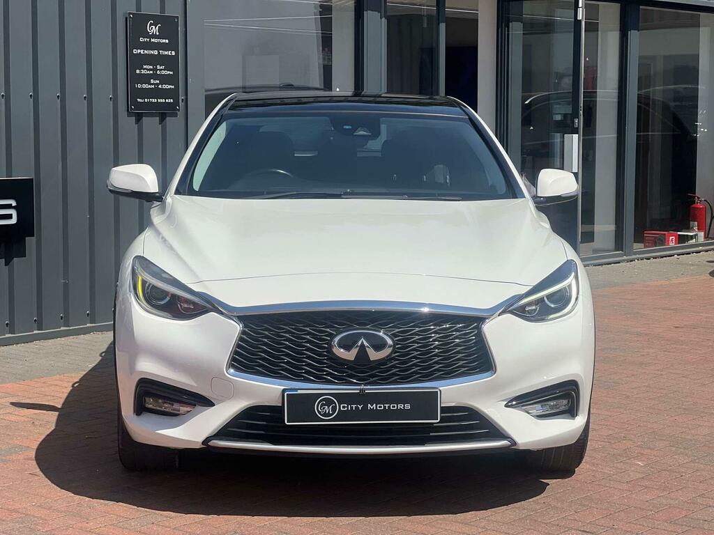 Infiniti Q30 Premium White #3
