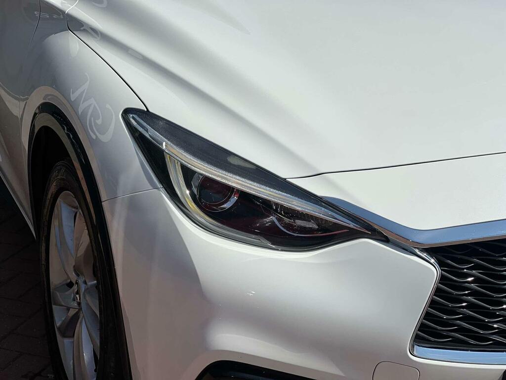 Infiniti Q30 Premium White #6