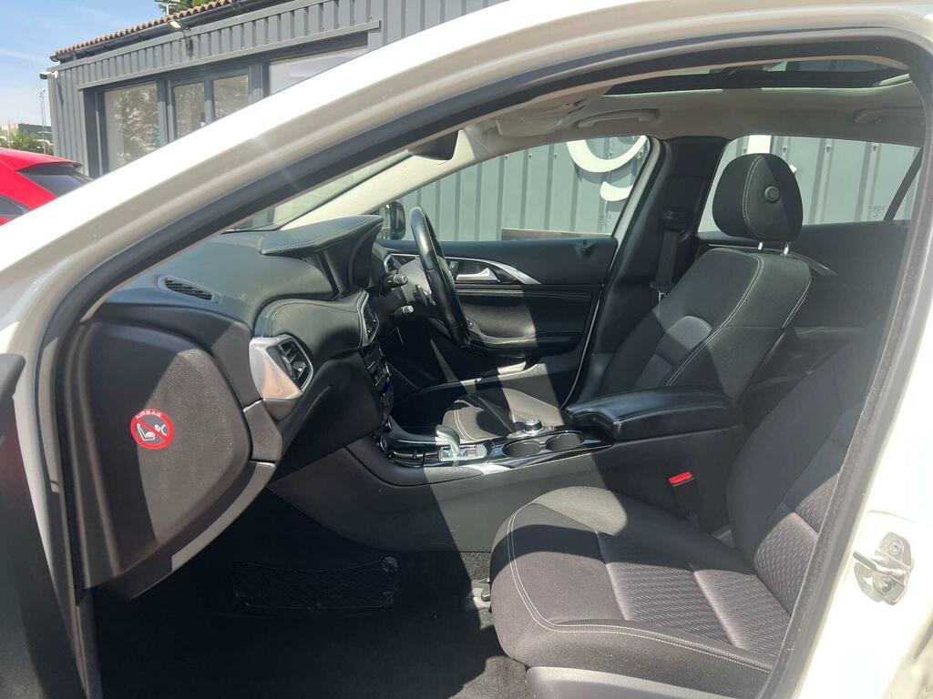 Infiniti Q30 Hatchback Grey #39