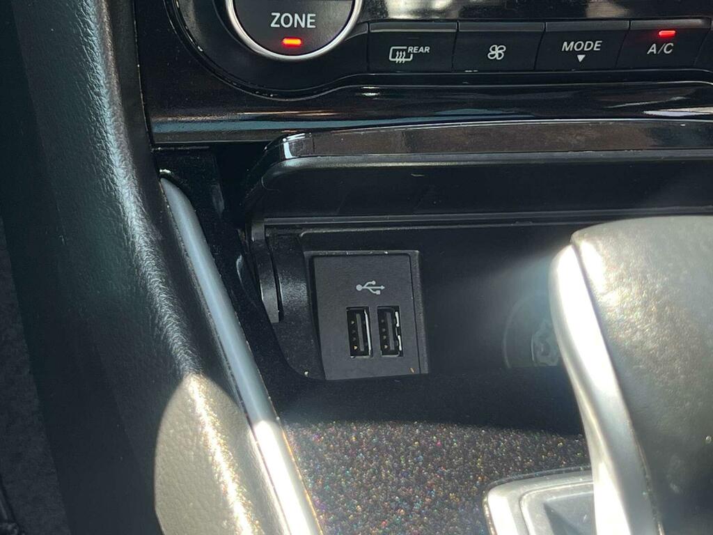 Infiniti Q30 Hatchback Grey #31