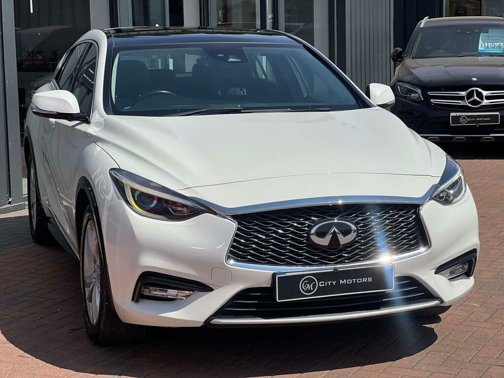 Infiniti Q30 Premium White #4