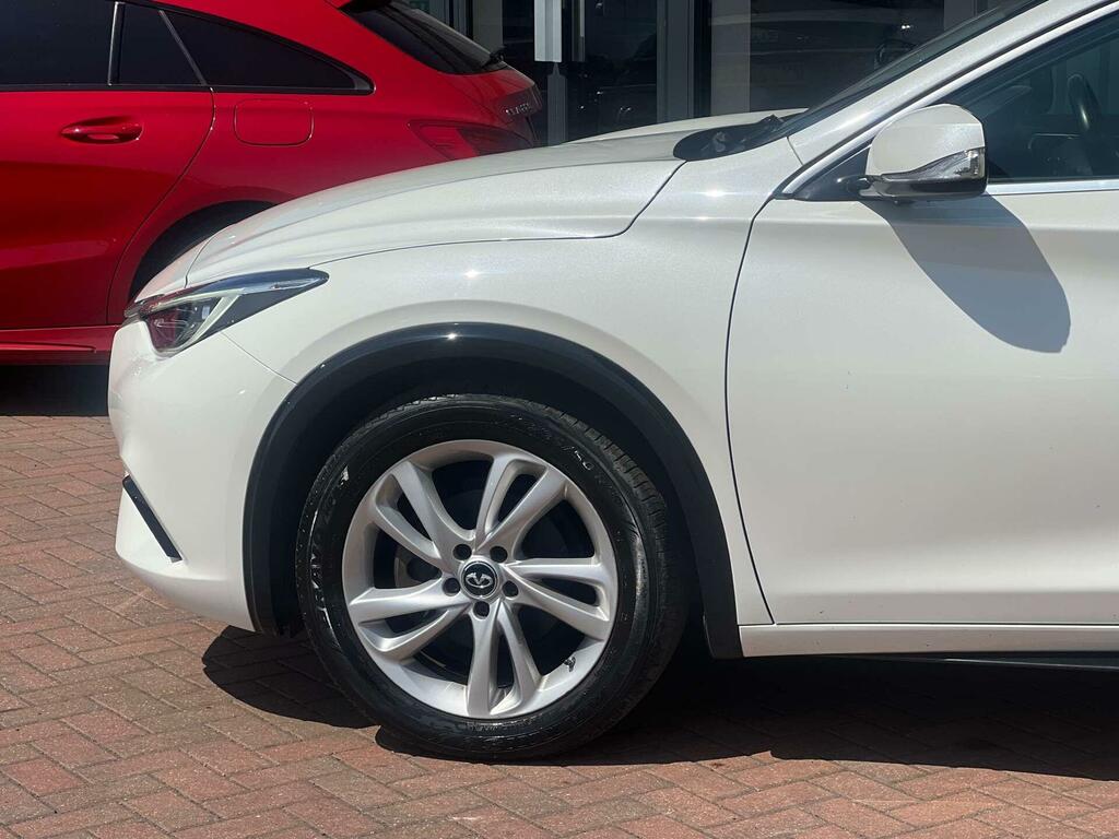 Infiniti Q30 Hatchback Grey #14