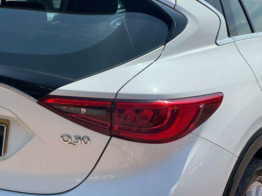 Infiniti Q30 Hatchback Grey #9