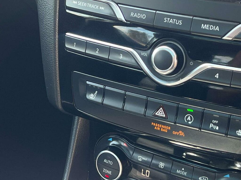 Infiniti Q30 Hatchback Grey #30