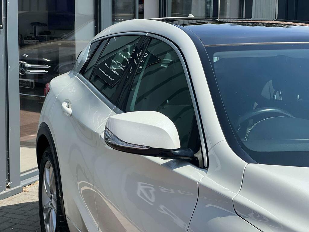 Infiniti Q30 Premium White #5