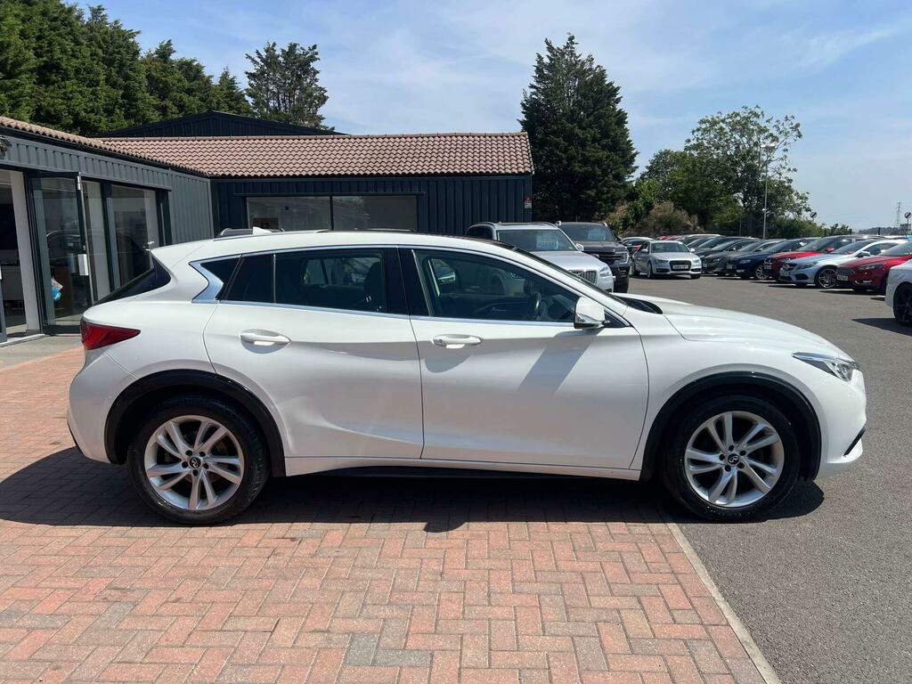 Infiniti Q30 Hatchback Grey #7