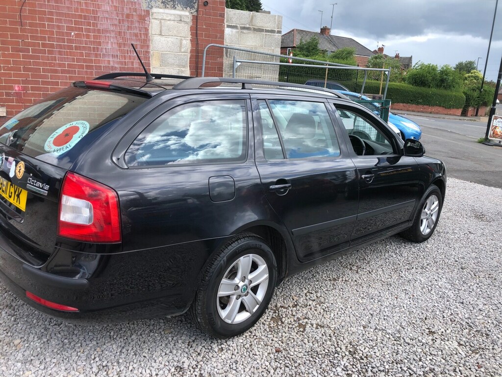 Skoda Octavia 1.6 Tdi Cr Greenline II Black #3