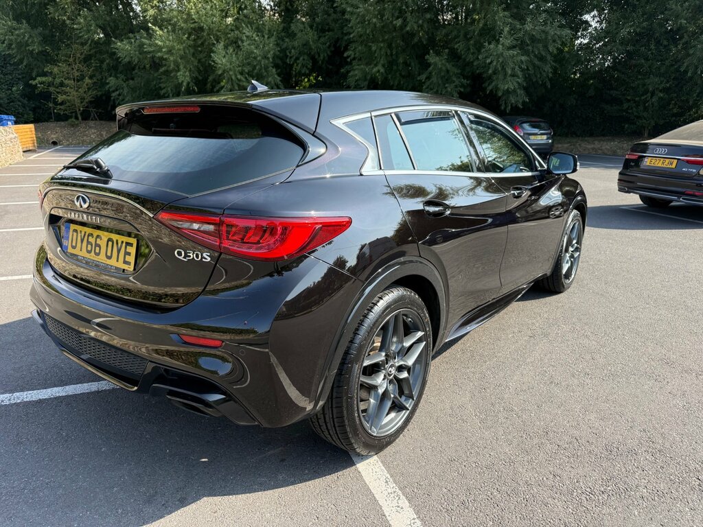 Infiniti Q30 1.5D Sport Hatchback Euro 6 Ss Black #2