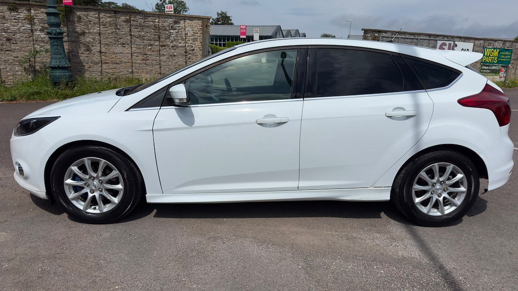 Ford Focus Titanium Navigator Tdci CF14FPJ White #4