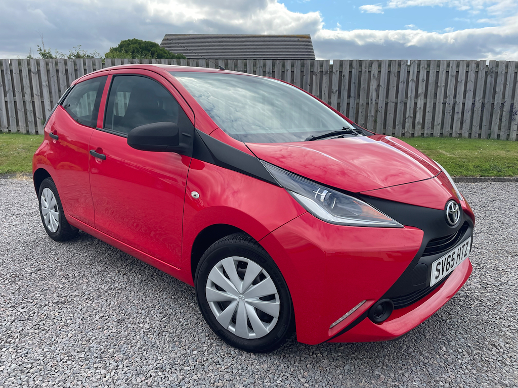 Toyota Aygo Hatchback SV65HTZ Red #2