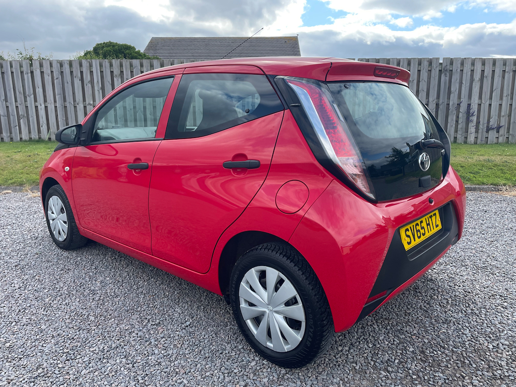 Toyota Aygo Hatchback SV65HTZ Red #4