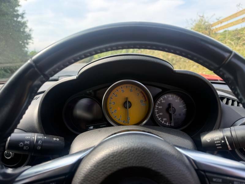Fiat 124 Spider Lusso White #20