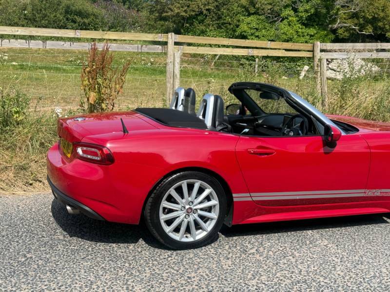 Fiat 124 Spider Lusso White #9
