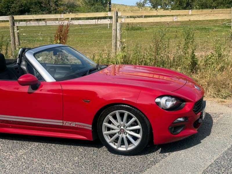 Fiat 124 Spider Lusso White #7