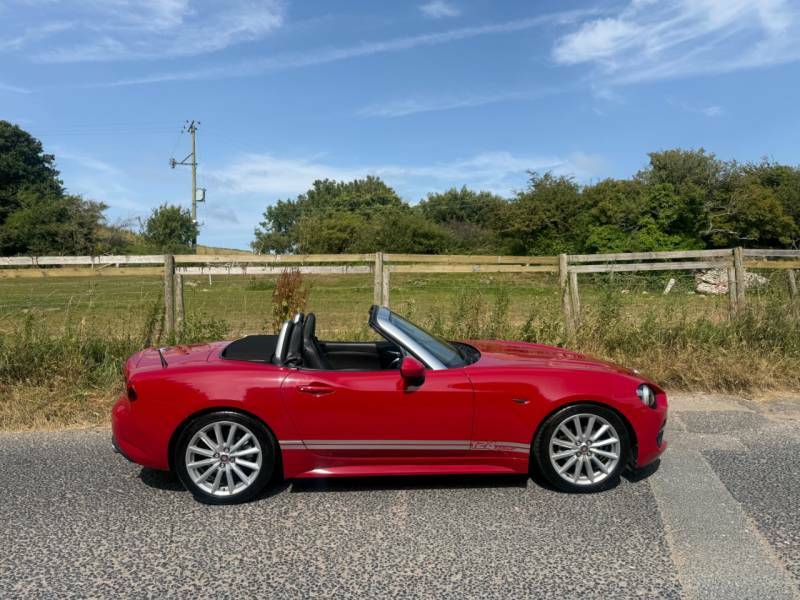 Fiat 124 Spider Lusso White #8