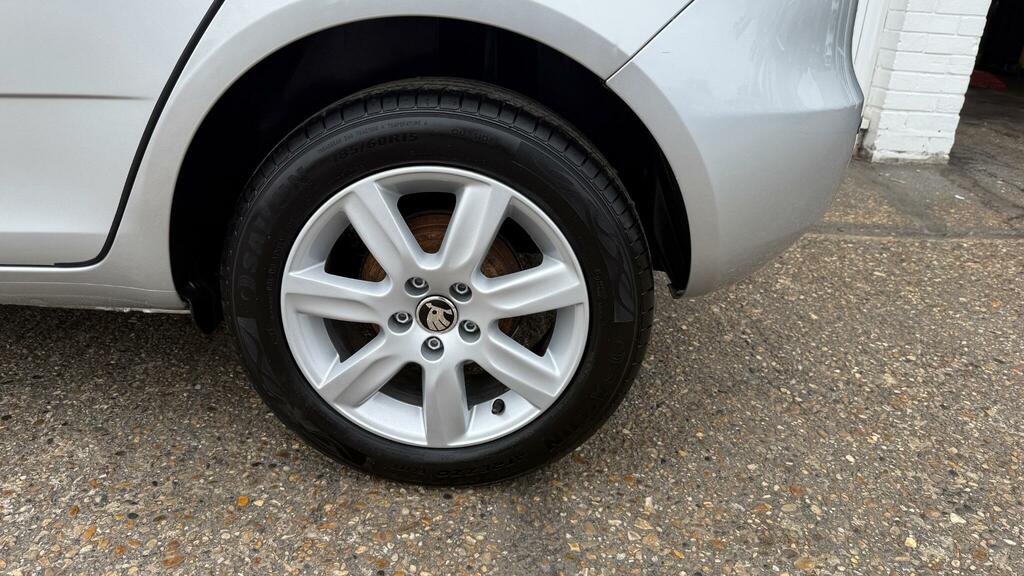 Skoda Fabia Hatchback Beige #18