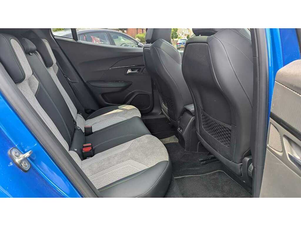 Peugeot e-2008 50Kwh Gt Suv 136 Ps Blue #6