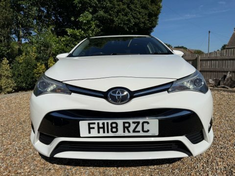 Toyota Avensis 2018 18 2.0 White #6