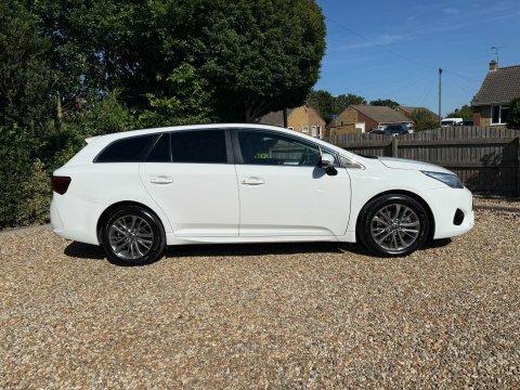 Toyota Avensis 2018 18 2.0 White #4