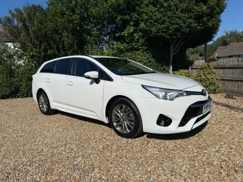 Toyota Avensis 2018 18 2.0 White #2