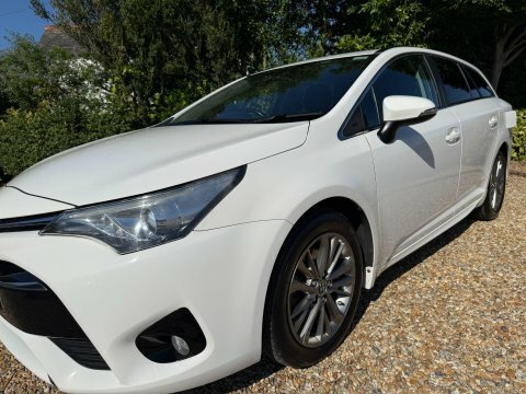 Toyota Avensis 2018 18 2.0 White #5