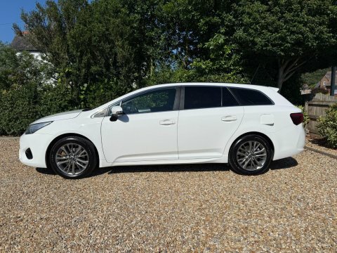 Toyota Avensis 2018 18 2.0 White #3