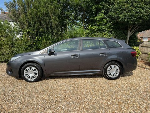 Toyota Avensis 2015 65 1.6 Grey #3