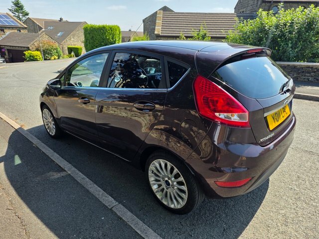 Ford Fiesta Hatchback Red #4