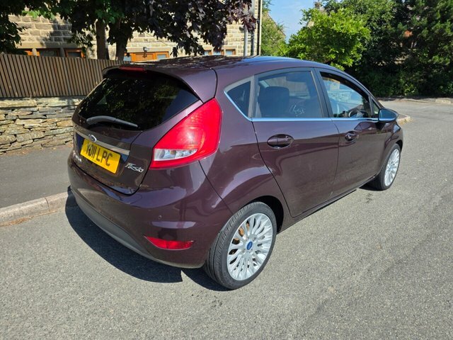 Ford Fiesta Hatchback Red #3