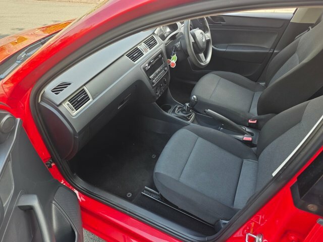 Skoda Rapid 1.6 Tdi Cr Elegance White #20
