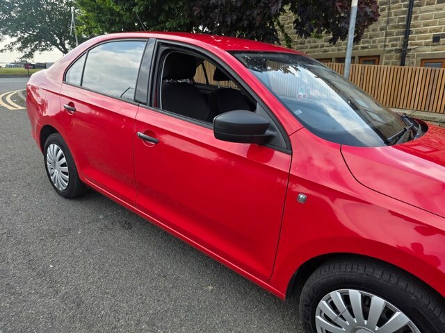 Skoda Rapid 1.6 Tdi Cr Elegance White #25