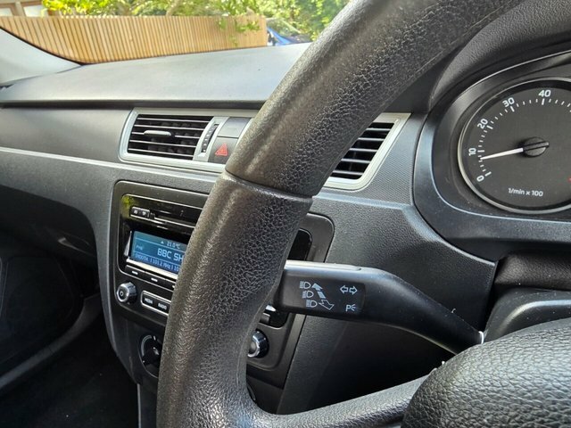 Skoda Rapid 1.6 Tdi Cr Elegance White #8