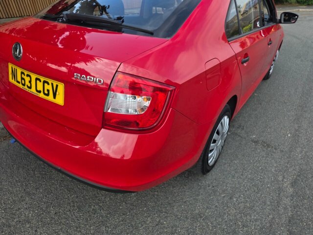 Skoda Rapid 1.6 Tdi Cr Elegance White #31