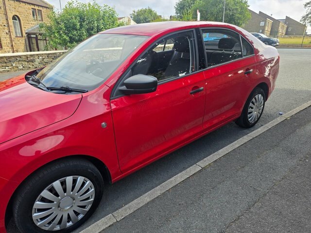 Skoda Rapid 1.6 Tdi Cr Elegance White #26