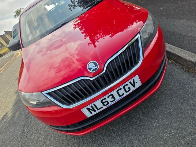 Skoda Rapid 1.6 Tdi Cr Elegance White #35