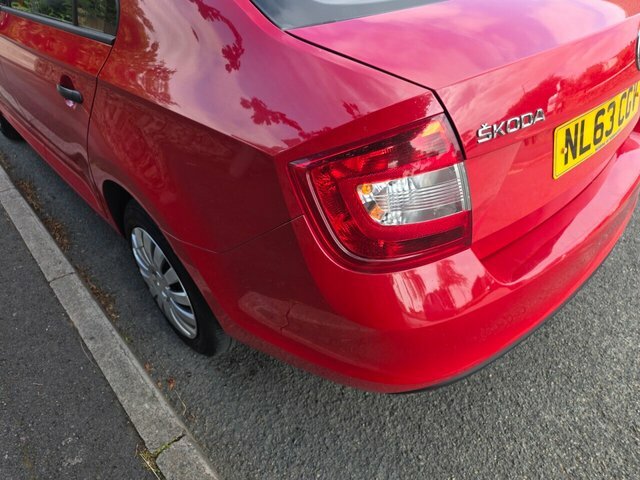 Skoda Rapid 1.6 Tdi Cr Elegance White #32