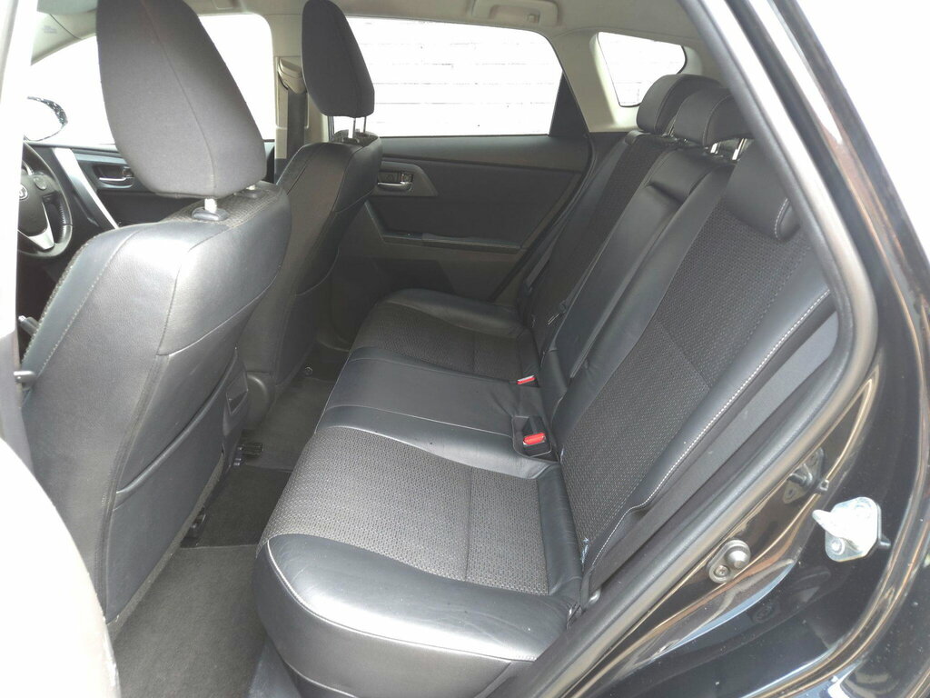 Toyota Auris Hatchback Blue #15