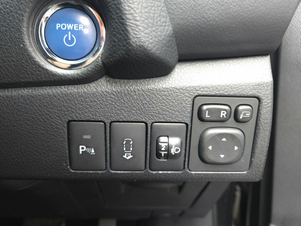 Toyota Auris Hatchback Blue #18