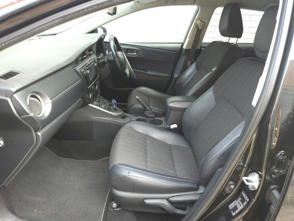 Toyota Auris Hatchback Blue #28