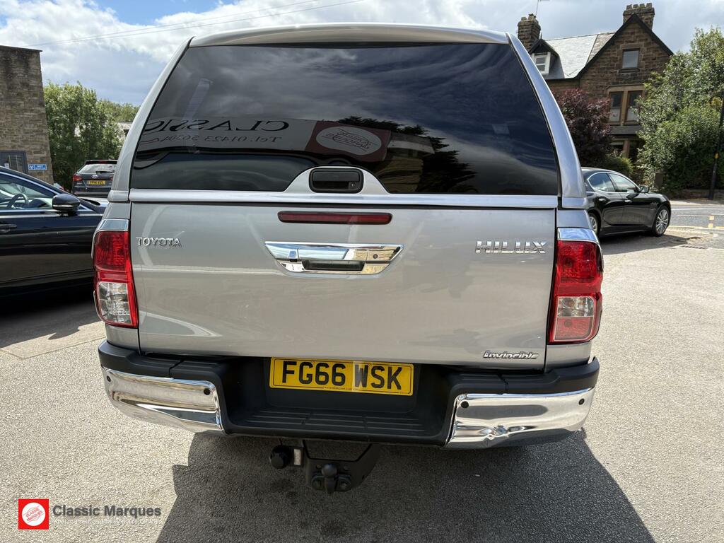 Toyota HILUX Invincible X Silver #6