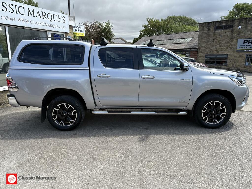 Toyota HILUX Invincible X Silver #5