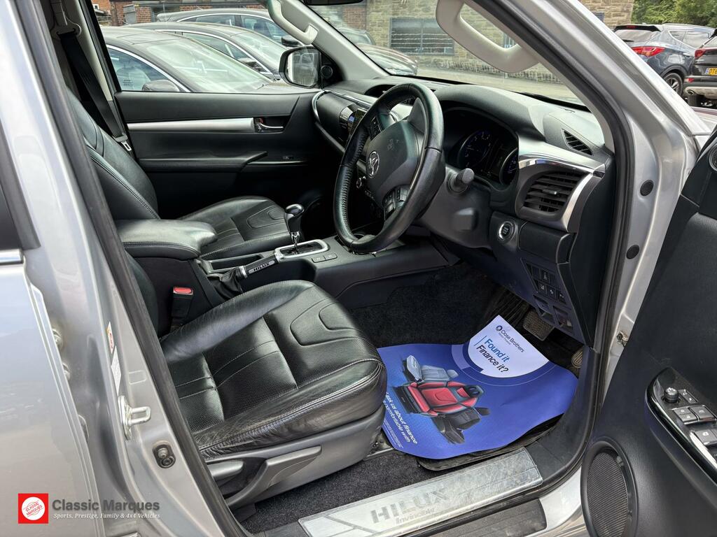 Toyota HILUX Invincible X Silver #2