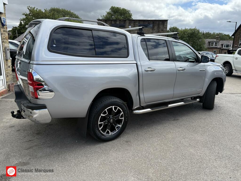 Toyota HILUX Invincible X Silver #3