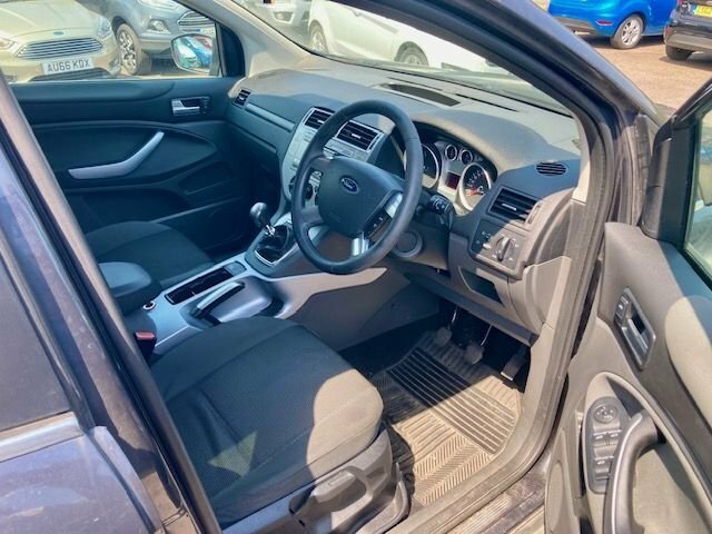 Ford Kuga 2.0 Tdci Zetec Suv 2Wd 140 Ps Grey #4