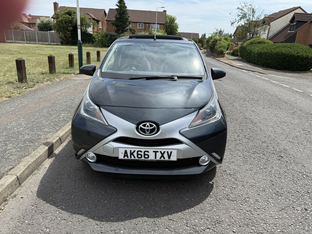 Toyota Aygo 1.0 Vvt-i X-clusiv 2 Grey #2