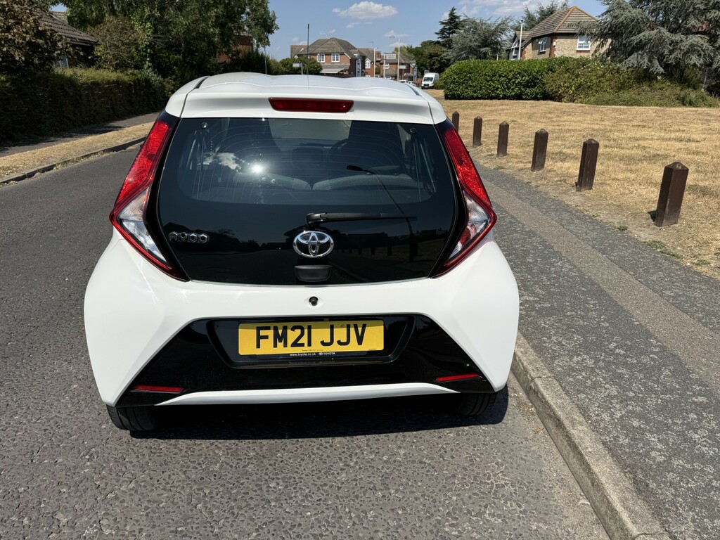 Toyota Aygo Hatchback 1.0 Vvt-i X-play 2021 FM21JJV White #3