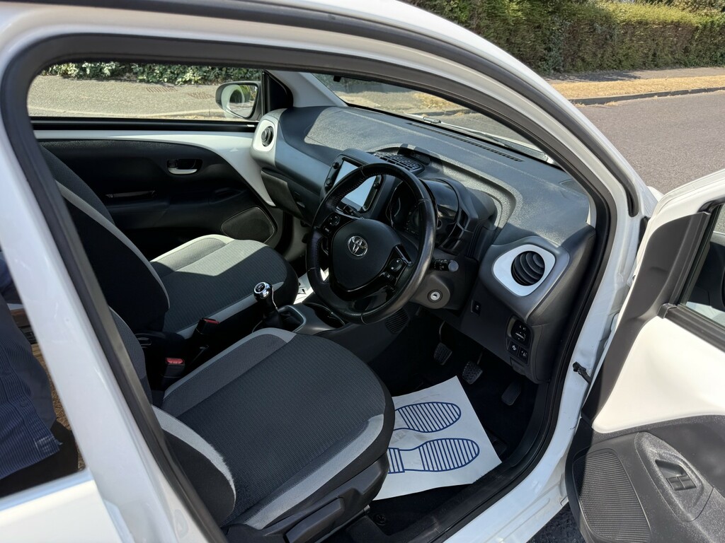 Toyota Aygo Hatchback 1.0 Vvt-i X-play 2021 FM21JJV White #6