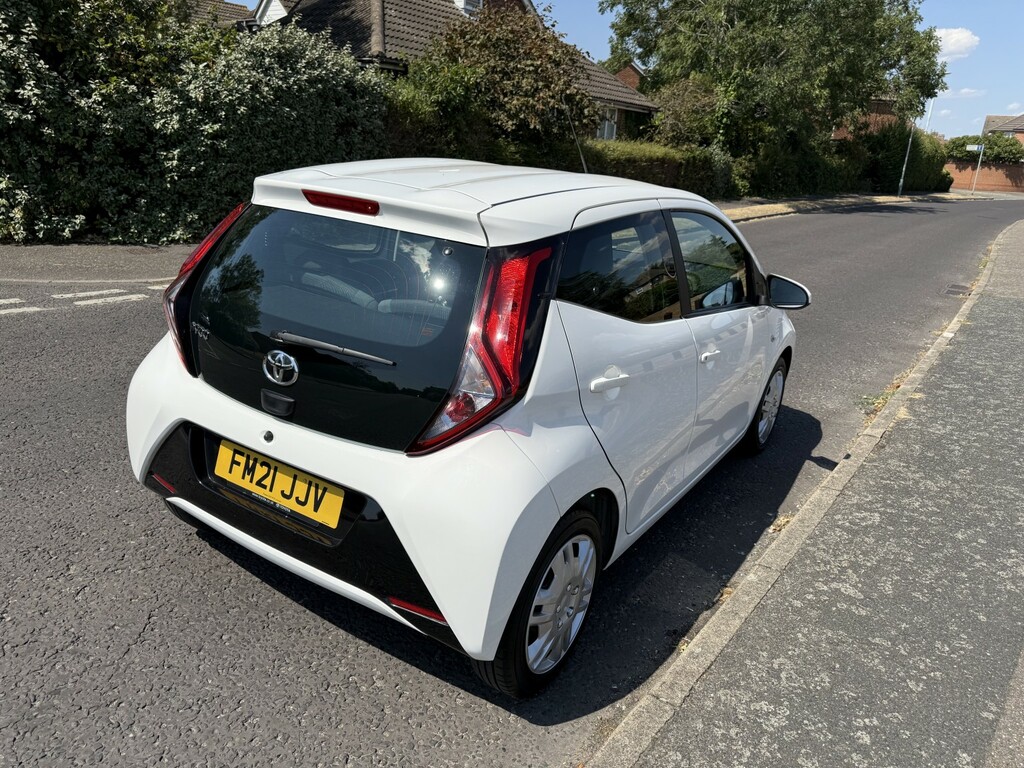 Toyota Aygo Hatchback 1.0 Vvt-i X-play 2021 FM21JJV White #4